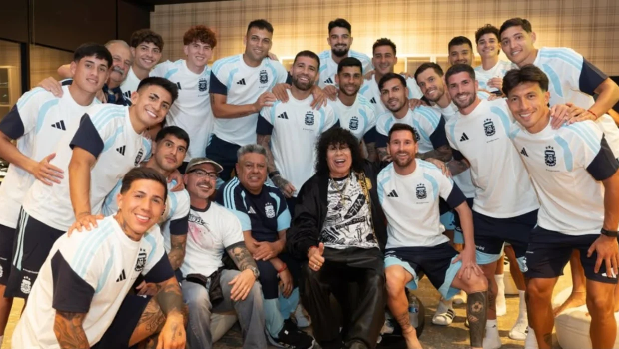 La Mona Jiménez revolucionó el búnker de la Selección Argentina en Kansas City: «Cumplí el sueño de conocer a Messi»