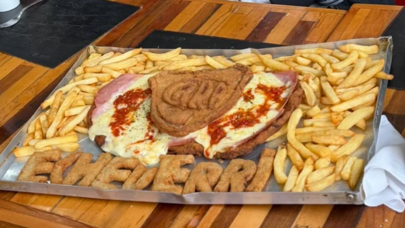 Una milanesa alimenta el sueño de la vuelta de Claudio Echeverri a River