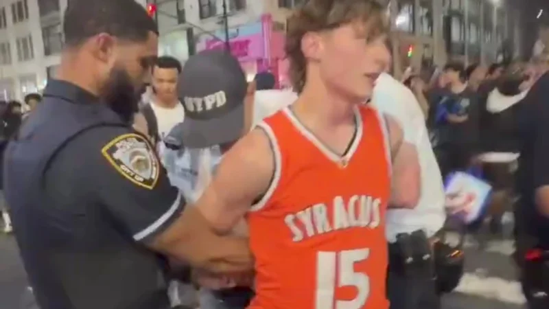Graves incidentes entre los fans y la policía tras la victoria de los Knicks