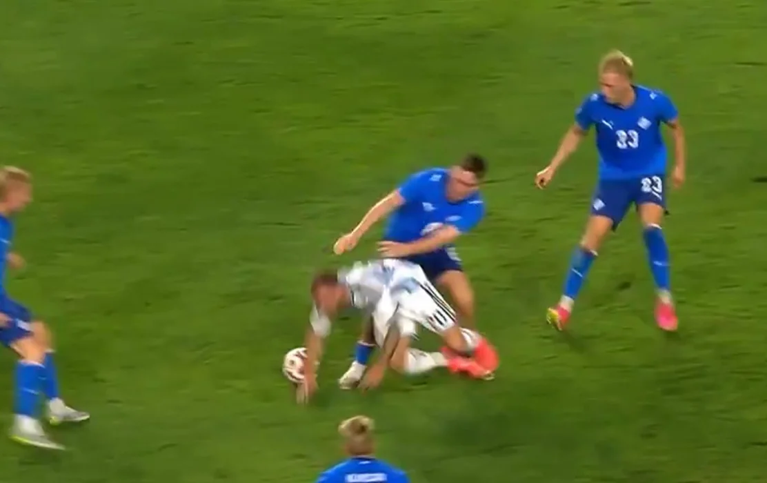 Bronca en Argentina vs Islandia: cruce entre Lautaro y Jóhannesson