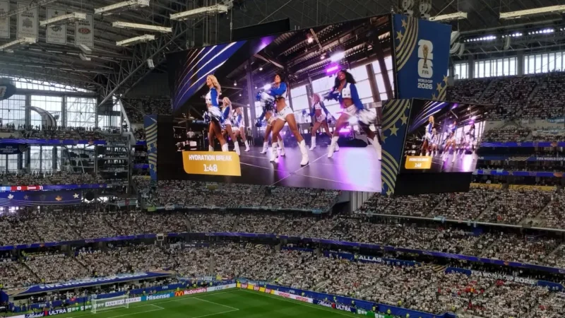 Las animadoras de los Dallas Cowboys dieron un show en la pausa de hidratación de Argentina – Austria