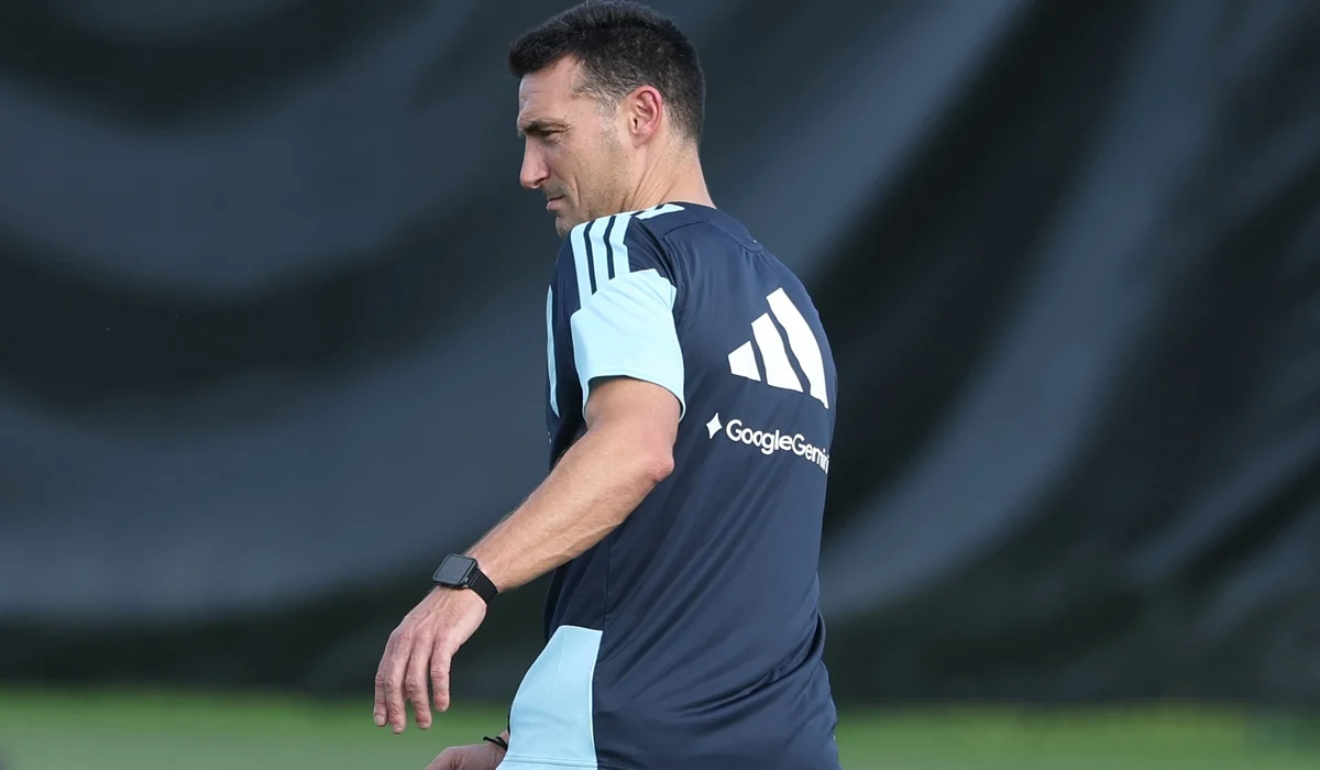 Scaloni y un amable cruce con Palermo: «Vivimos una época linda en Estudiantes»