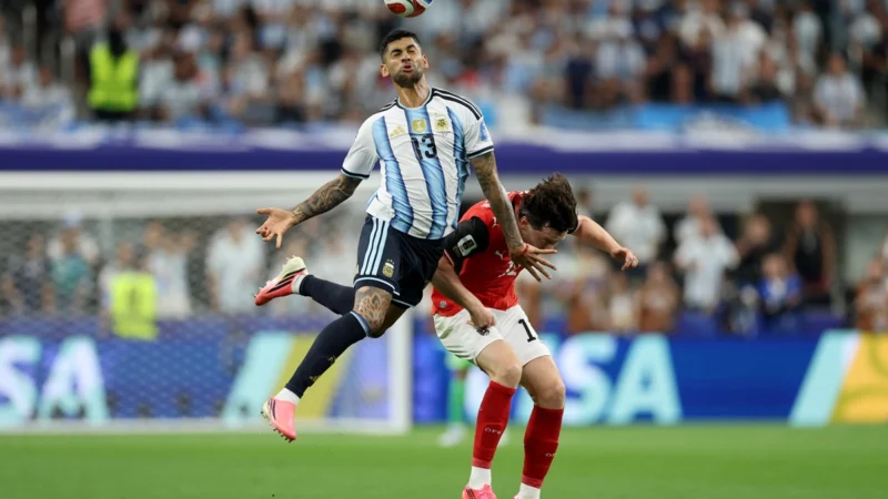 Cuti Romero salió con molestias en Argentina – Austria en el Mundial