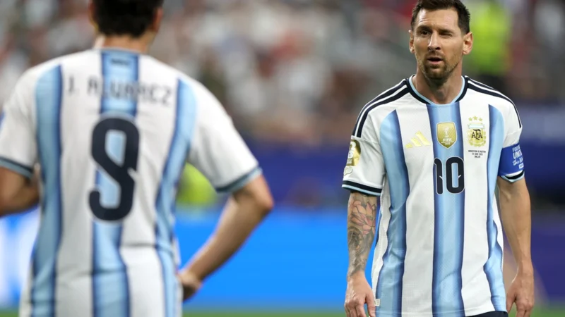 Julián Álvarez elogió a Messi y lo tildó como «el mejor de la historia»