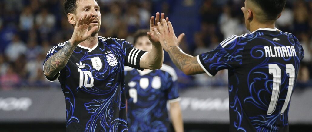 FIFA ya confirmó que en un partido jugará con la alternativa. ¿Qué camisetas usará Argentina en la fase de grupos del Mundial?