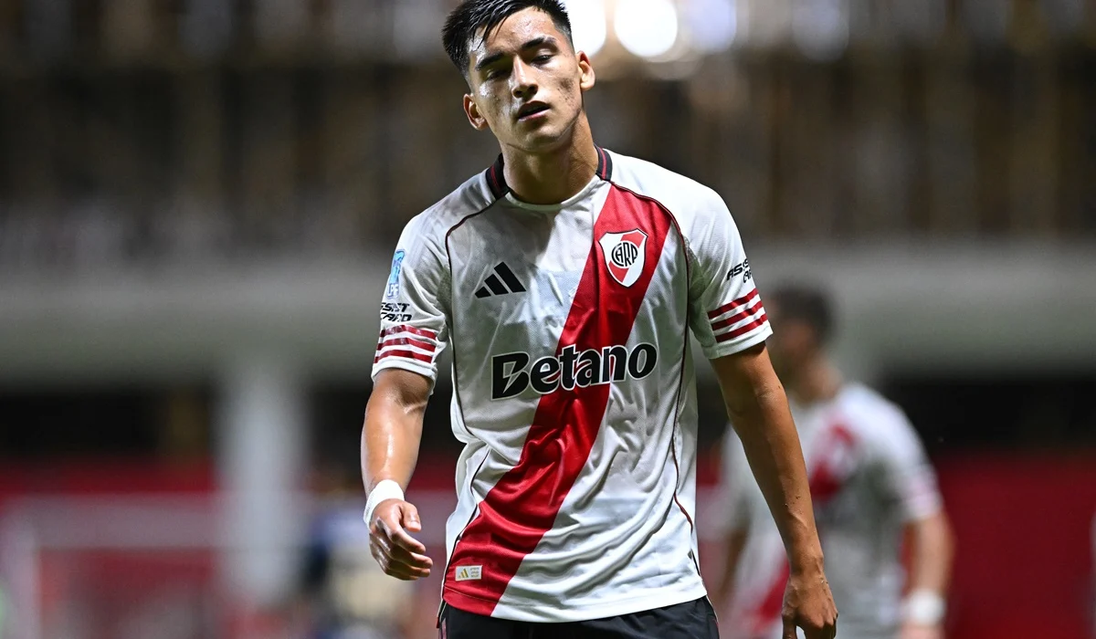 Ian Subiabre jugó en un inter country y River podría sancionarlo