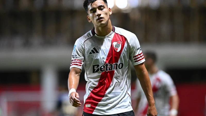 Ian Subiabre jugó en un inter country y River podría sancionarlo