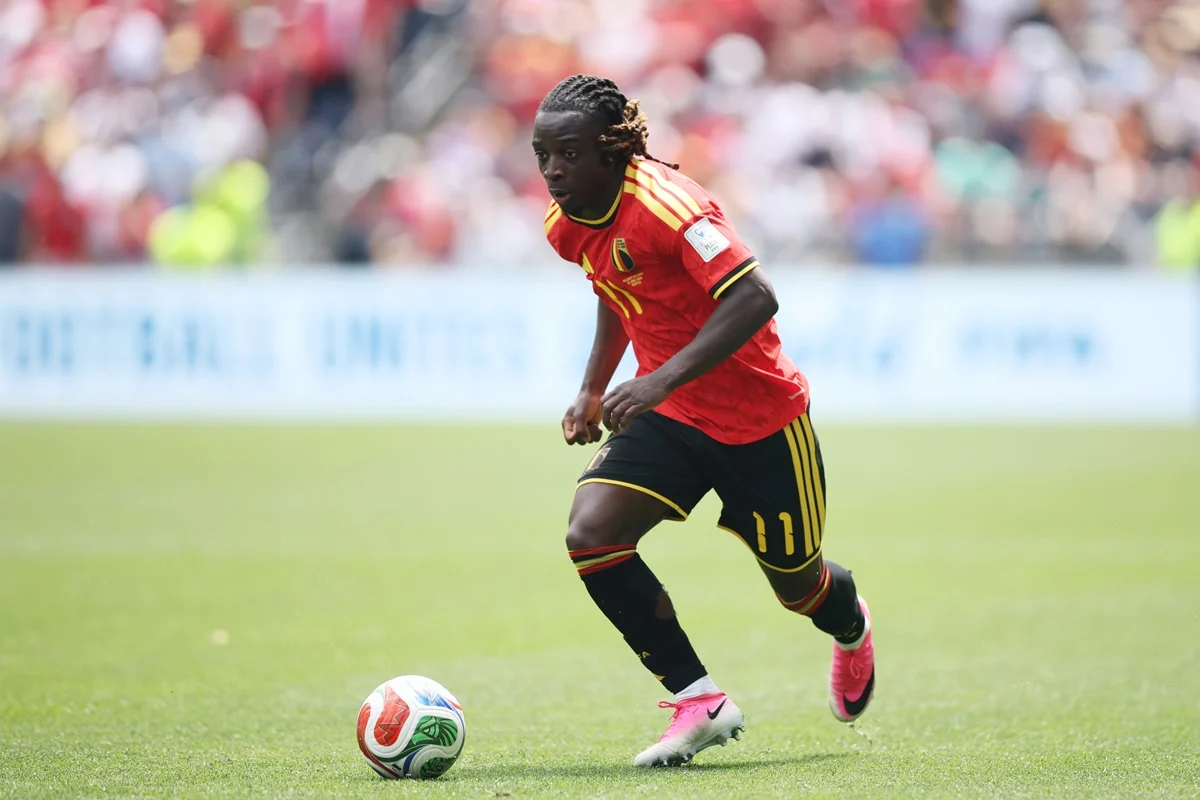 Jeremy Doku volvió a Bélgica y no jugará ante Nueva Zelanda