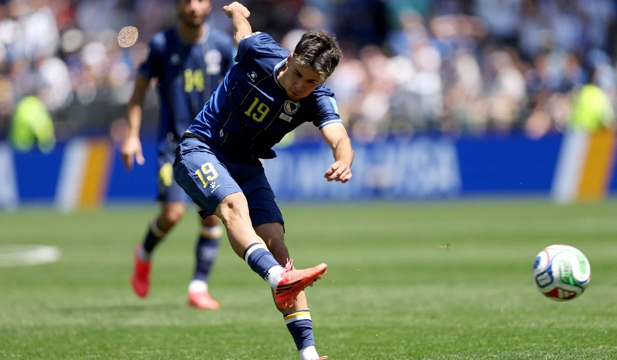 Alajbegovic adelanta a Bosnia y Herzegovina que sueña con los 16avos de final