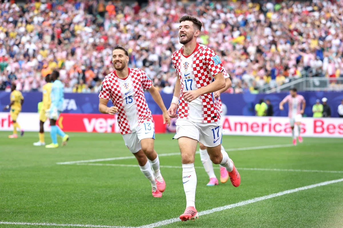 Croacia le gana a Ghana y por ahora supera también a Inglaterra