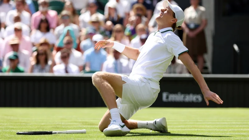 Sinner y Shapovalov sufrieron el césped de Wimbledon