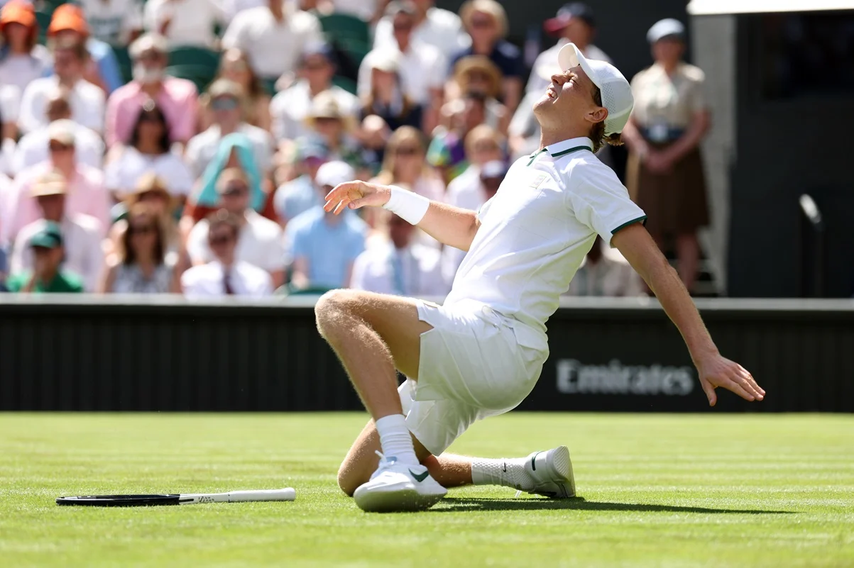 Sinner y Shapovalov sufrieron el césped de Wimbledon
