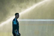 ¡Emiliano Martínez entrena con los guantes y está recuperado!