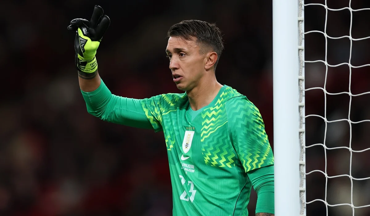 Fernando Muslera o Sergio Rochet, la duda de Bielsa en Uruguay