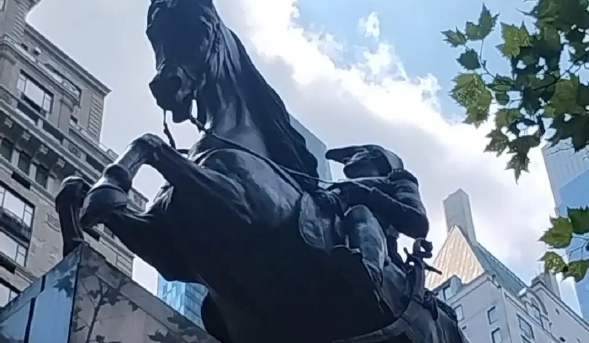 El toque argentino en Nueva York: la estatua de San Martín en medio del Central Park