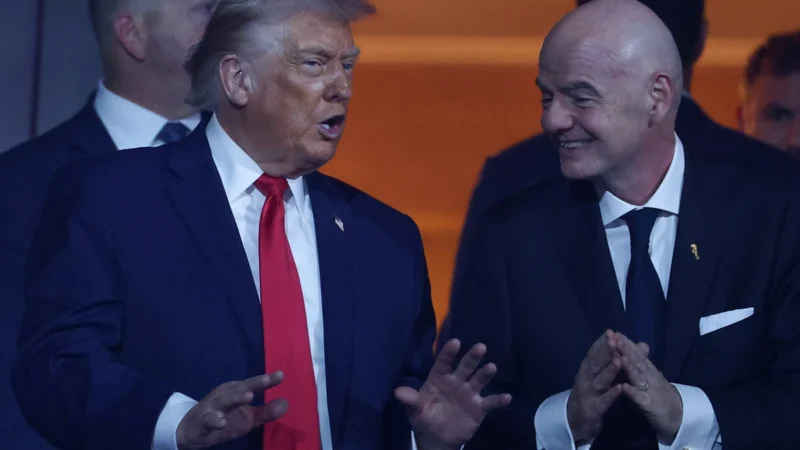 Gianni Infantino entregará la Copa del Mundo junto a Donald Trump