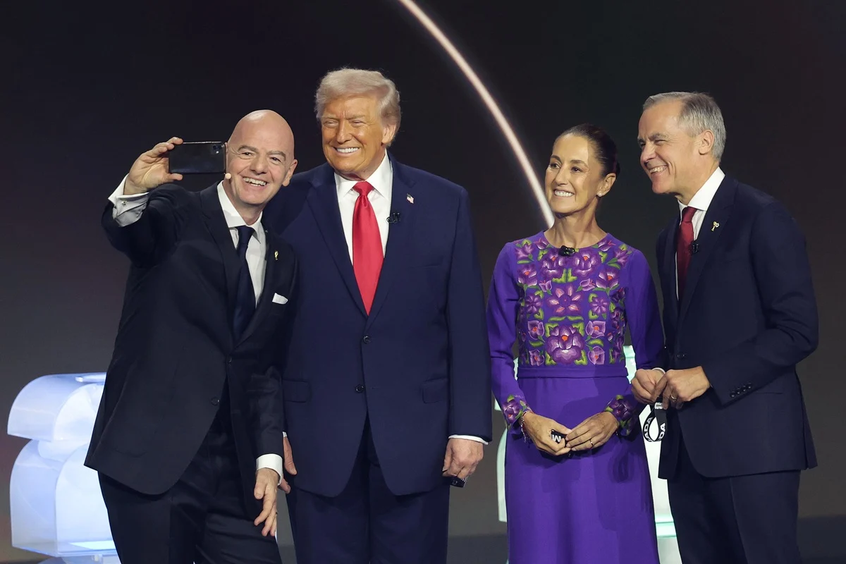 Donald Trump, Claudia Sheinbaum y Mark Carney, junto a Gianni Infantino