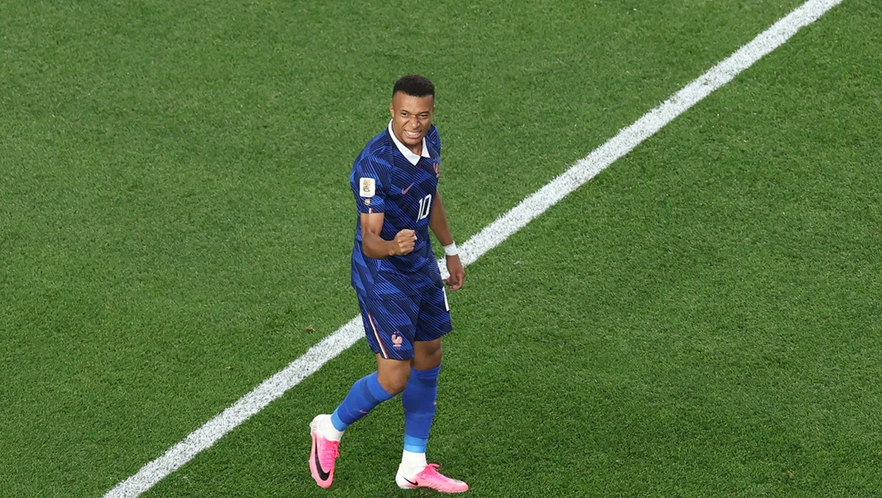 Mbappé celebró 100 partidos con Francia alcanzando el récord goleador de Klose en la Copa Mundial