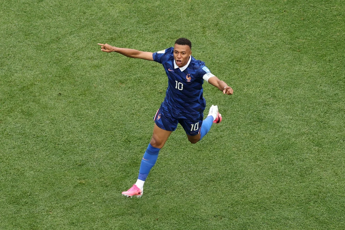 Kylian Mbappé celebró sus 100 partidos en Francia con gol