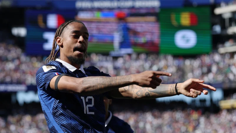 Bradley Barcola necesitó dos minutos para marcar con Francia en su debut en la Copa Mundial