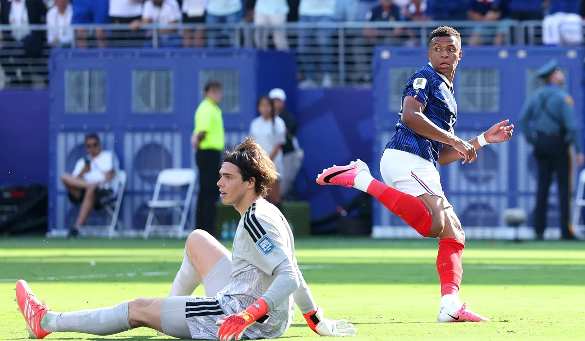 Polémico gol anulado a Mbappé en Francia – Suecia