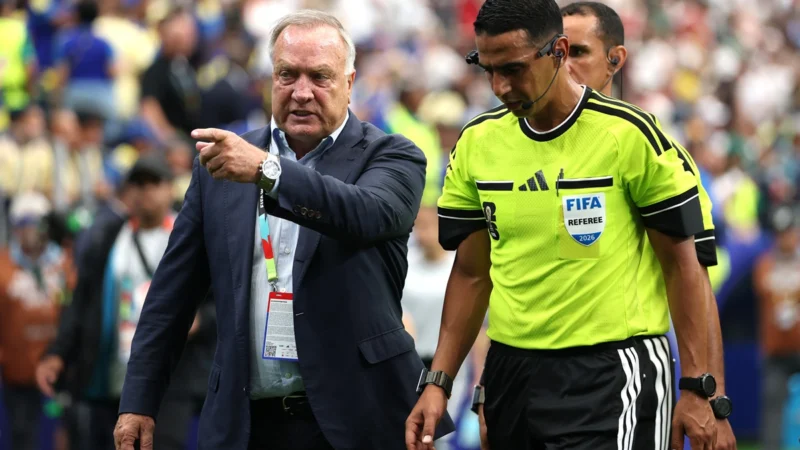 Con 78 años, 8 meses y 15 días, Dick Advocaat se transformó en el entrenador más longevo de la historia del Mundial