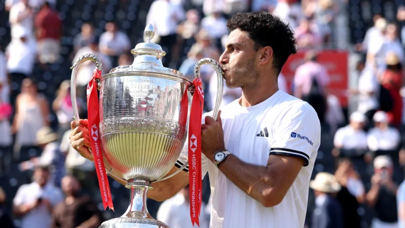 Francisco Cerúndolo hizo historia y gritó campeón en Queens