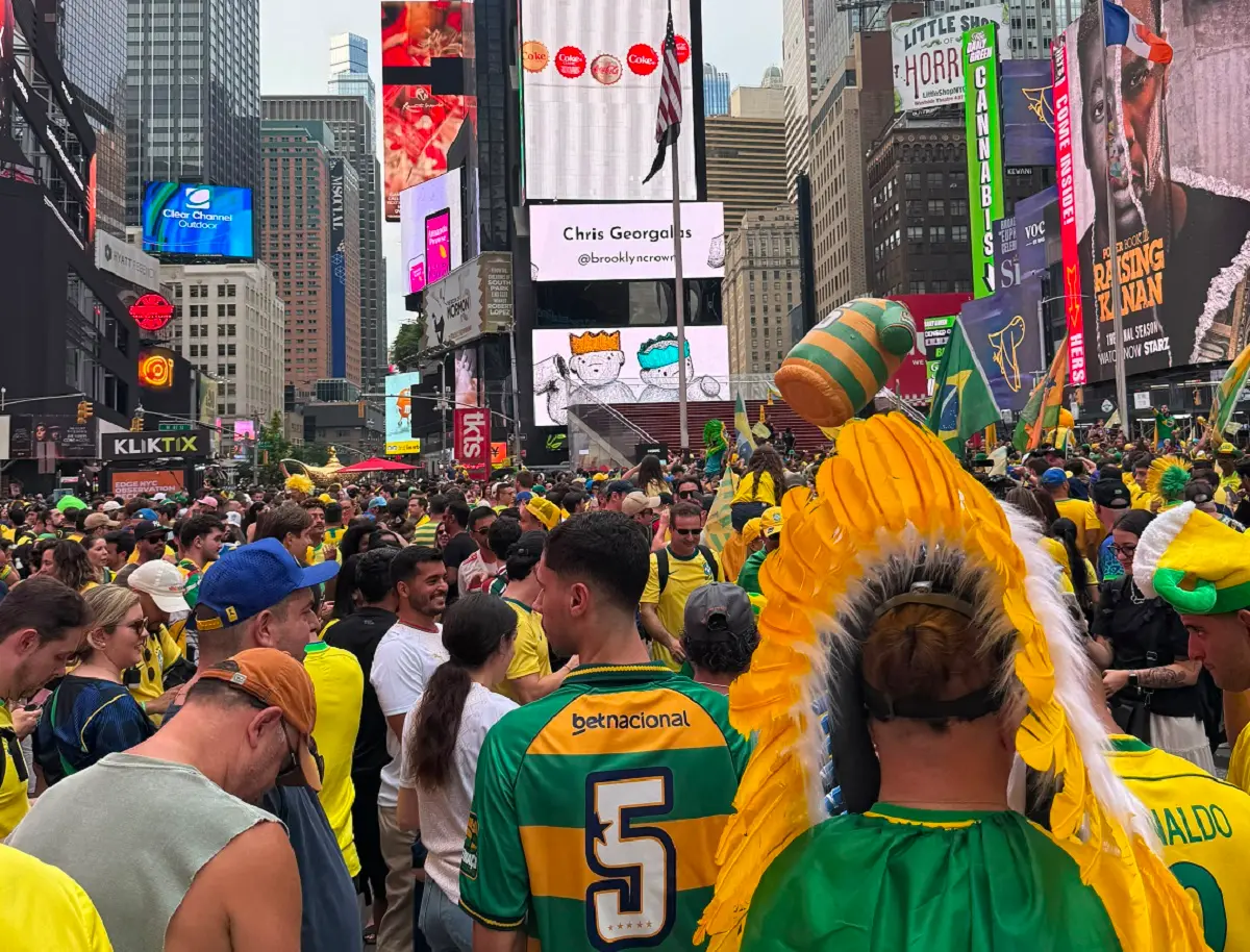 Hinchas de Brasil hicieron un ´banderazo´ en el Times Square de Nueva York