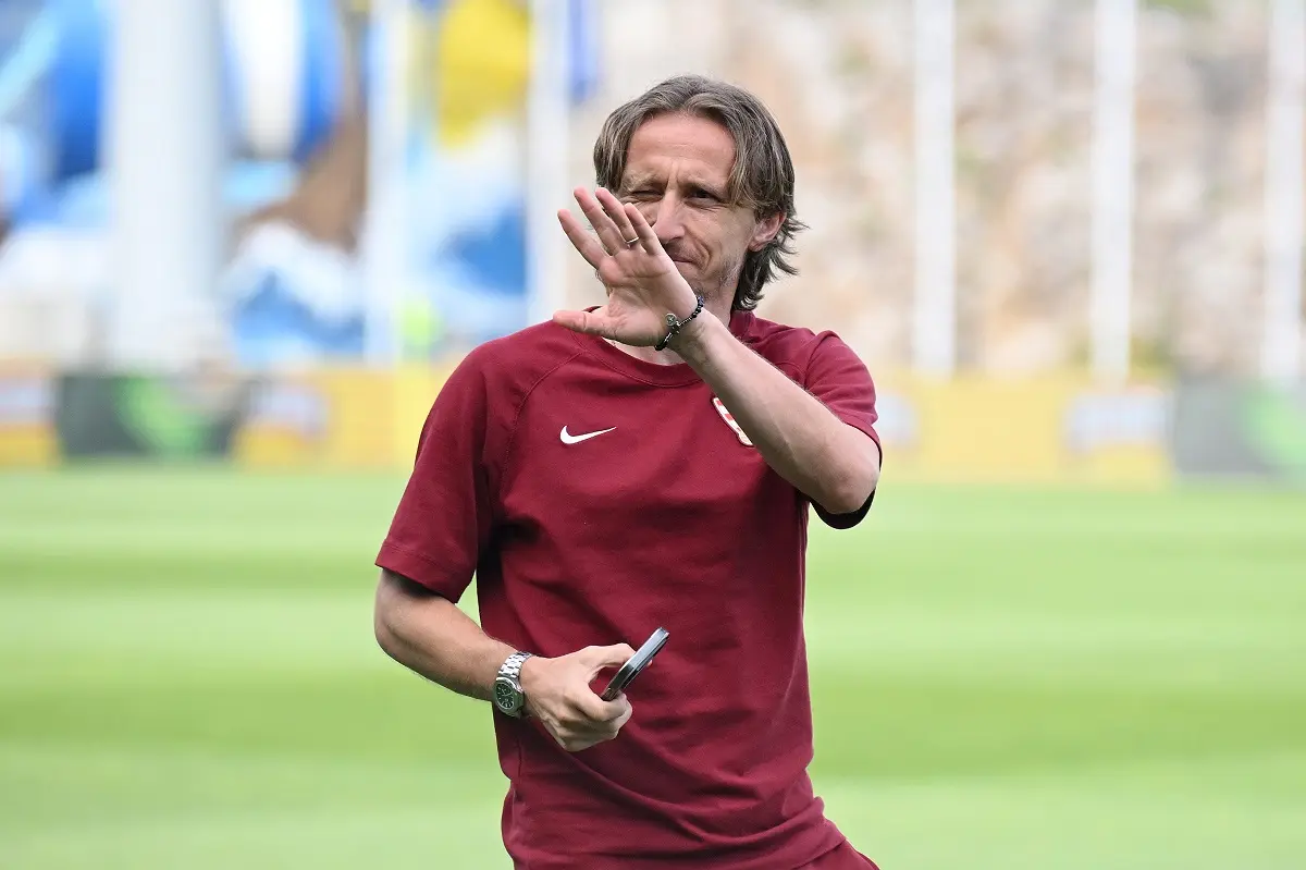 El enmascarado Luka Modric volvió al gol con Croacia ante Eslovenia después de un año sin anotar