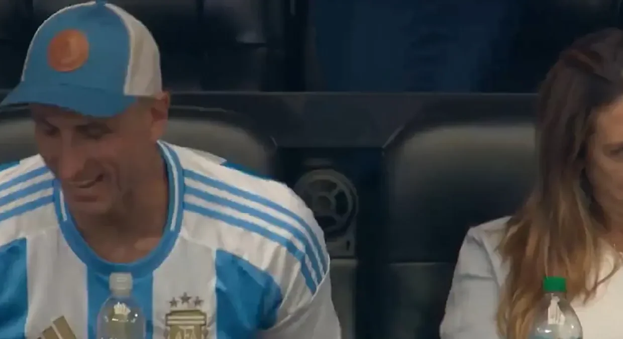 Manu Ginóbili dice presente en Dallas para ver a Argentina y se llevó una ovación de los hinchas