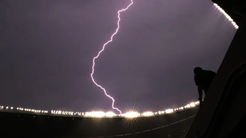 México y Ecuador jugarán sin pausa de hidratación por la demora que provocaron las tormentas en CDMX