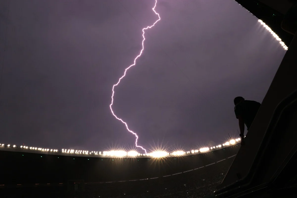 México y Ecuador jugarán sin pausa de hidratación por la demora que provocaron las tormentas en CDMX