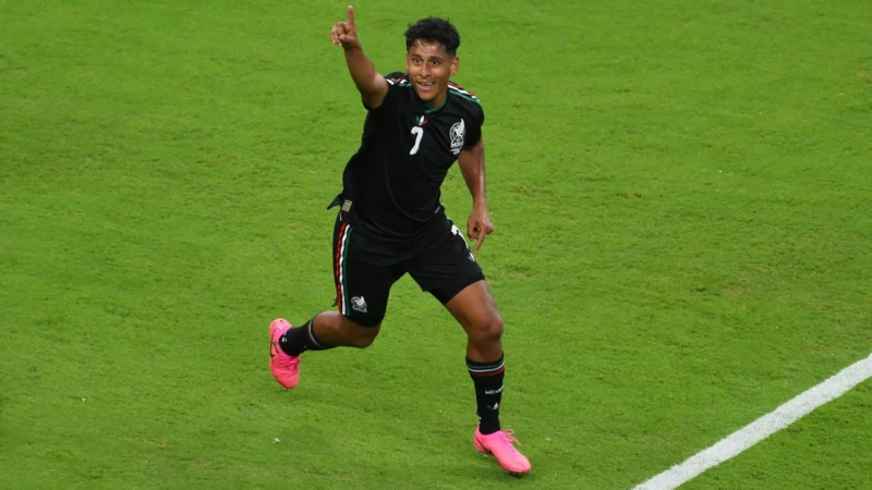 Increíble blooper del arquero surcoreano para la apertura de México en Guadalajara