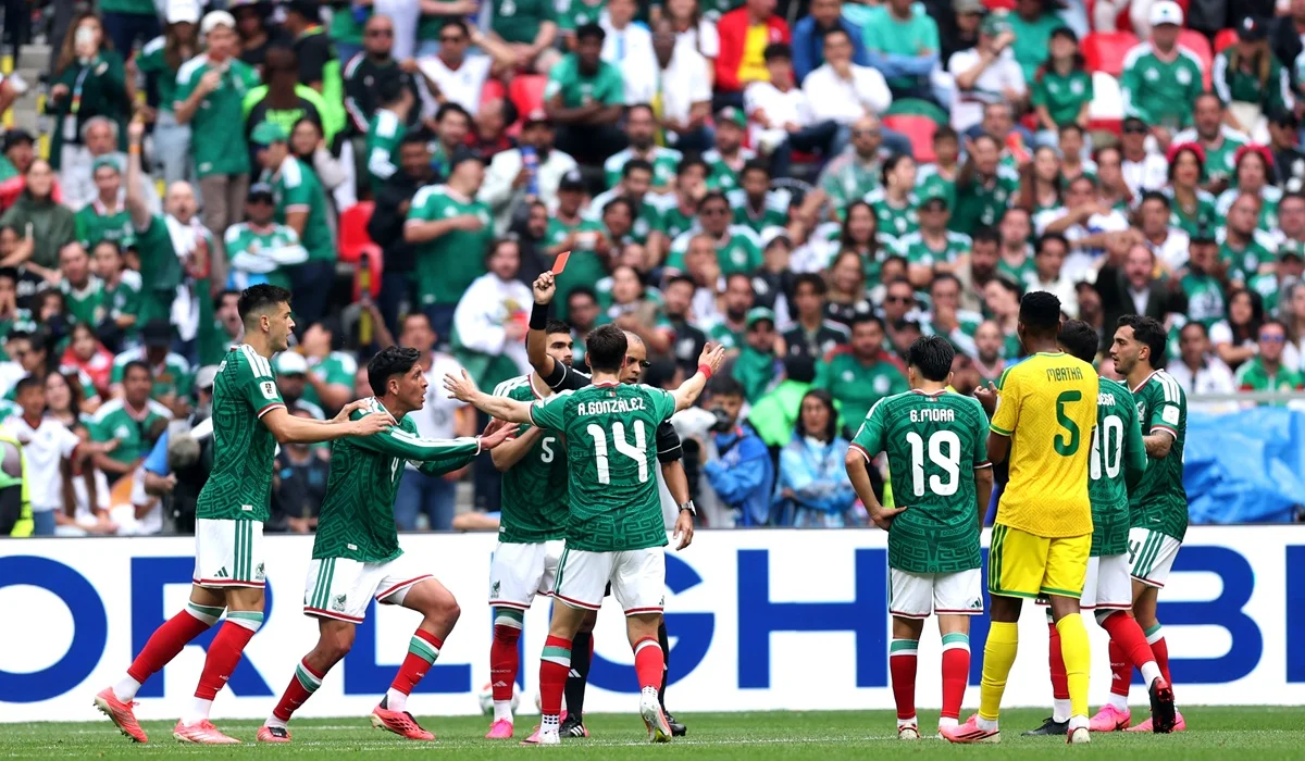 México entregó el debut mundialista con más expulsiones de la historia