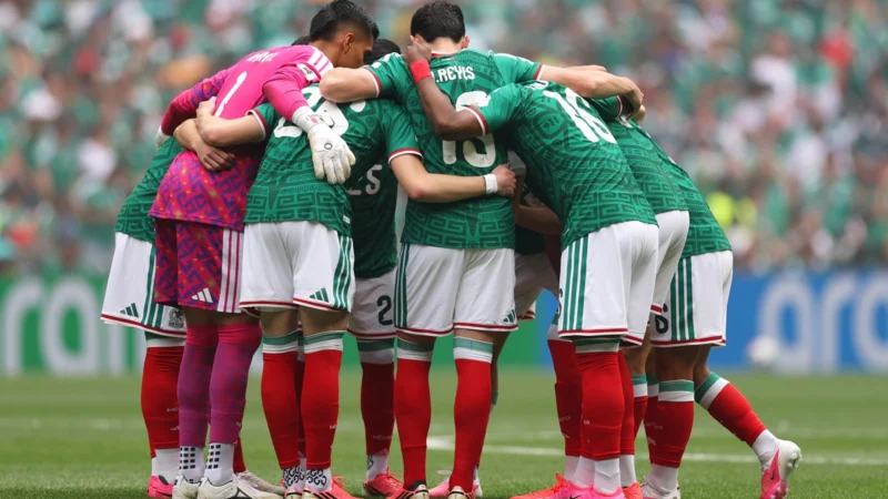 El himno de México fue cantado por todo el Azteca y Alejandro Fernández