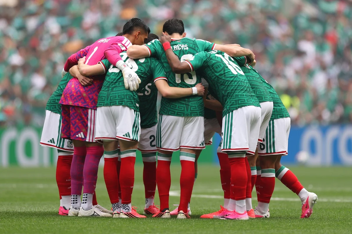 El himno de México fue cantado por todo el Azteca y Alejandro Fernández