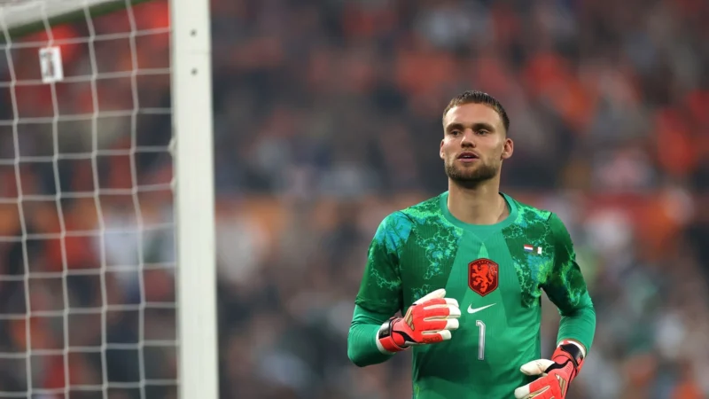 Bart Verbruggen salió lesionado y alarmó a los Países Bajos