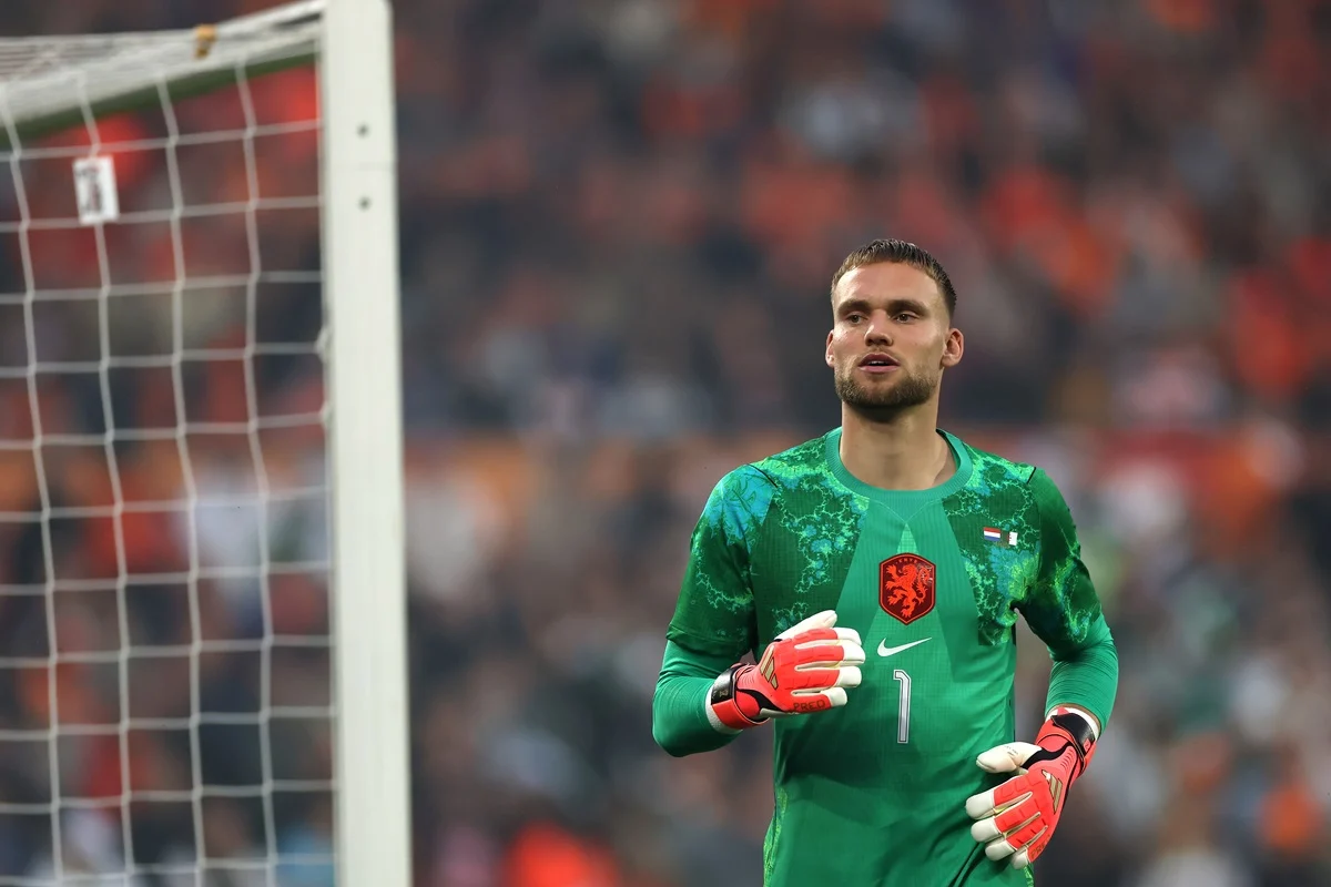 Bart Verbruggen salió lesionado y alarmó a los Países Bajos