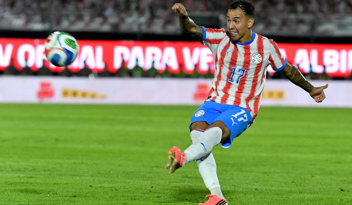 La vuelta al fútbol argentino deberá esperar: Alejandro Romero Gamarra renovó su contrato en Al Ain