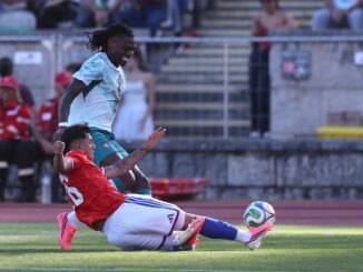 El primer tiempo terminó caliente en el amistoso de Portugal. Rafael Leão fue expulsado ante Chile por golpear a Iván Román