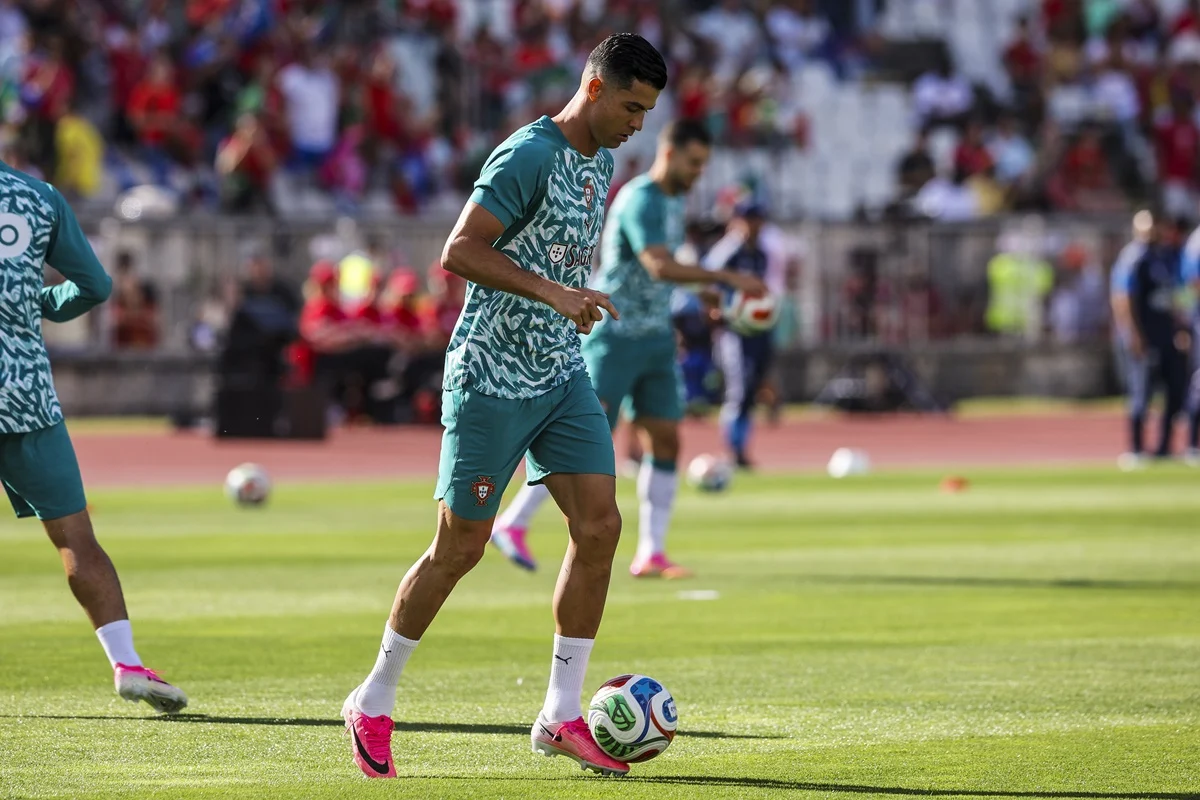 El delantero va desde el arranque antes de viajar a la Copa del Mundo. Cristiano Ronaldo es titular en el amistoso de Portugal y Nigeria