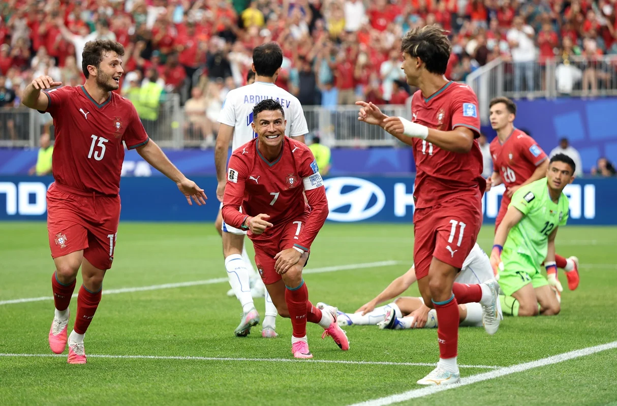 Portugal arrasó a Uzbekistán con doblete de Cristiano Ronaldo