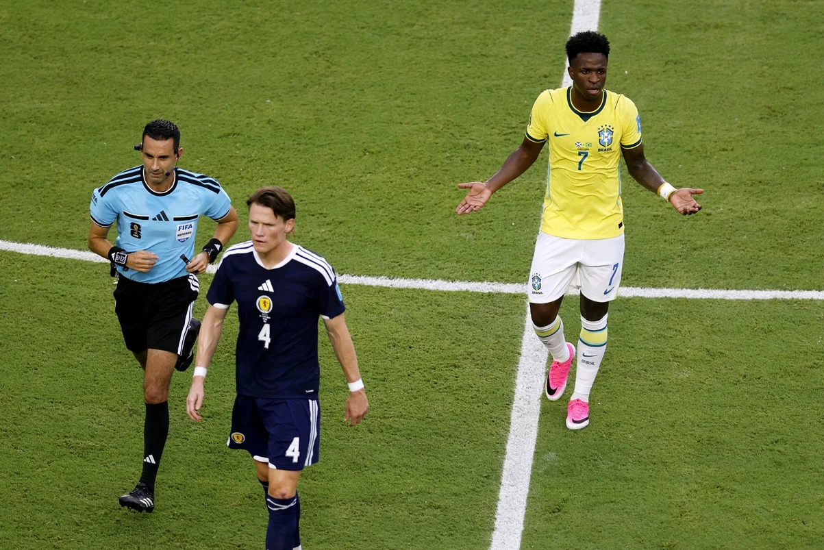 Los ovnis le abdujeron un gol a Brasil ante Escocia