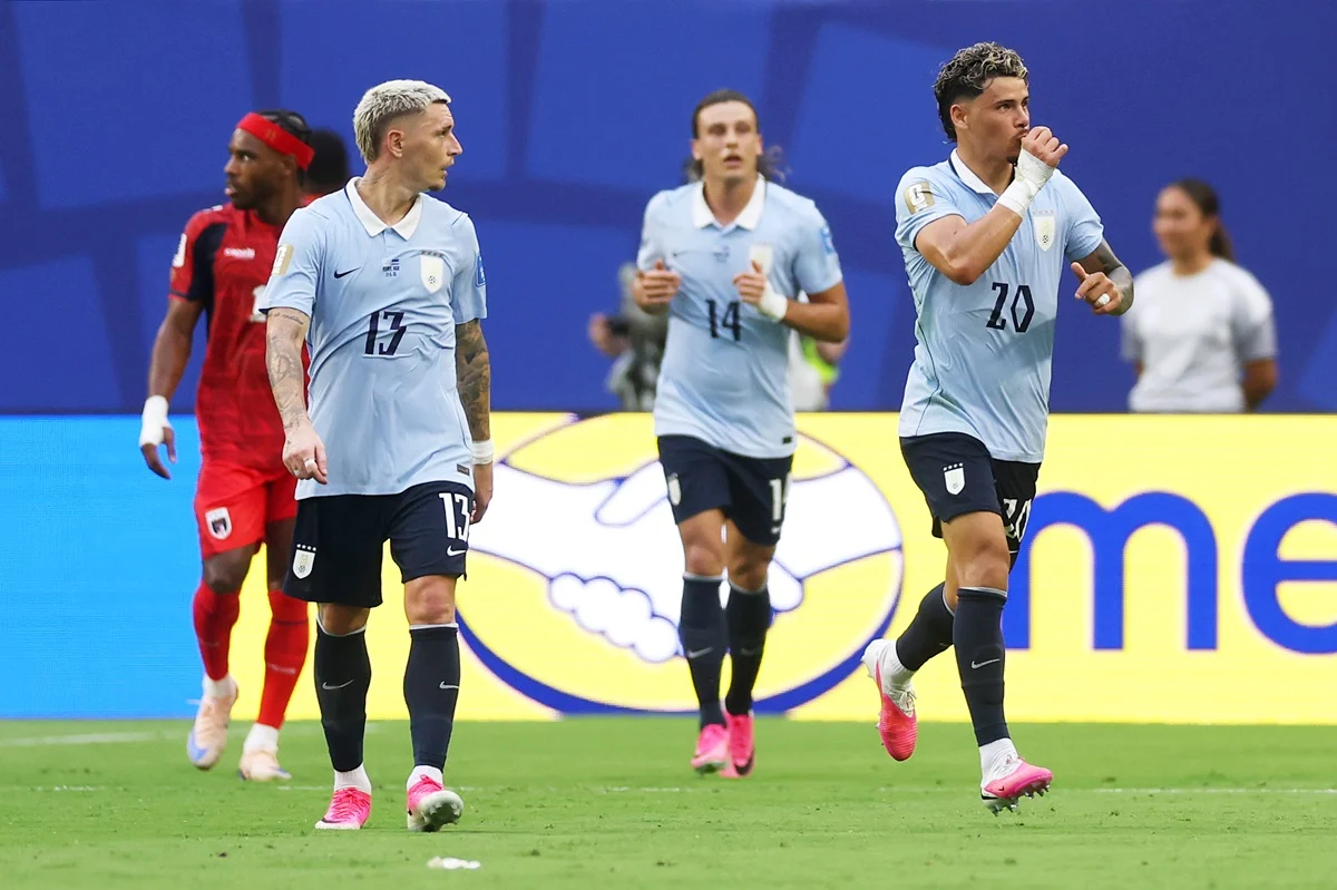 Maximiliano Araújo marcó por segundo partido al hilo con Uruguay en el Mundial
