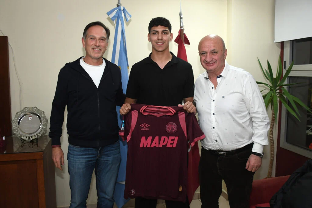 Lanús se reforzó con Allan Wlk, una de las figuras de Recoleta en Copa Sudamericana