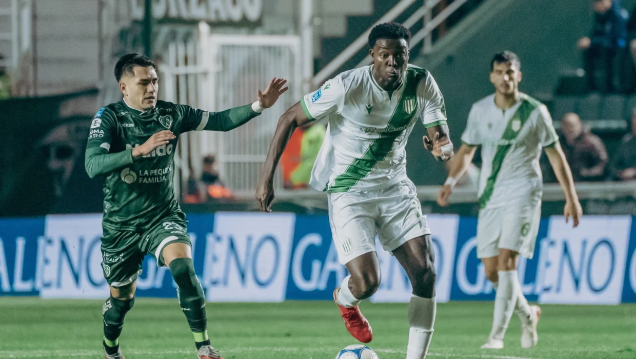 Banfield goleaba a Sarmiento pero terminó festejando con suspenso