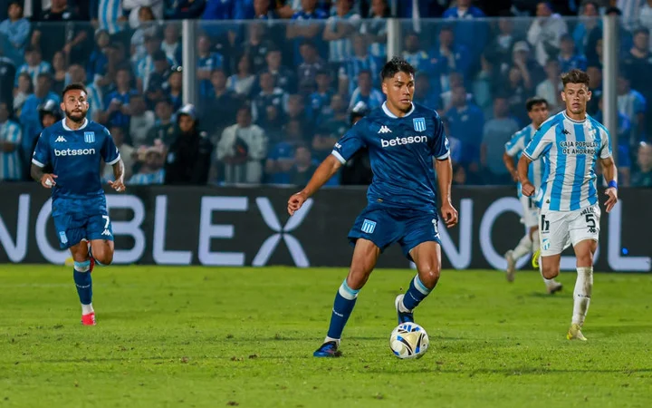 Tras un breve y flojo paso por Racing, Damián Pizarro volverá al fútbol chileno
