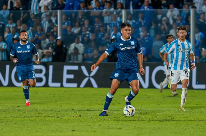 Tras un breve y flojo paso por Racing, Damián Pizarro volverá al fútbol chileno