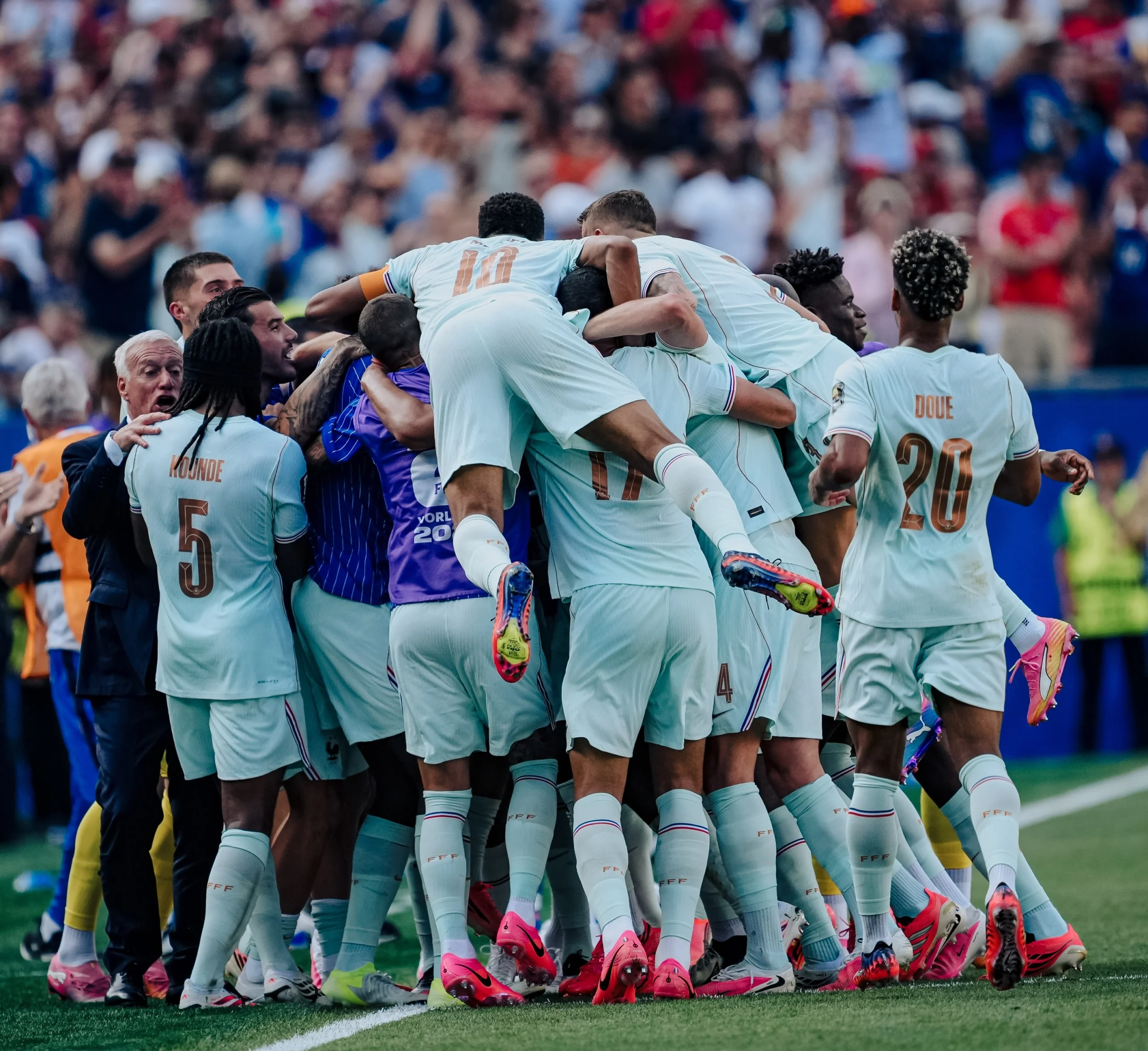 Francia se sumó a un selecto grupo con su tercera semifinal mundialista consecutiva