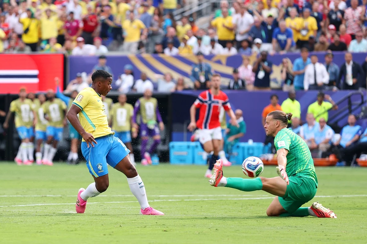 Insólito gol errado por Endrick en Brasil – Noruega